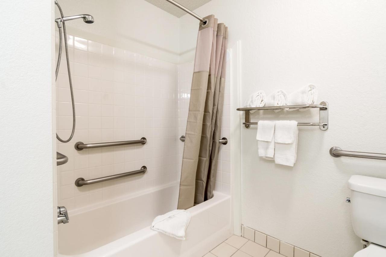 King Room - Disability Access - Non-Smoking at Studio 6 Plano, TX - Dallas - Plano Medical Center