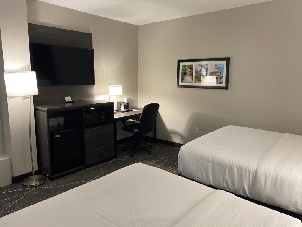 | Comfort Inn Boston Milford