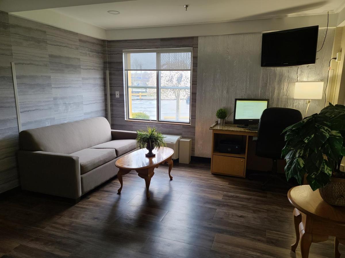 | Comfort Inn Boston Milford