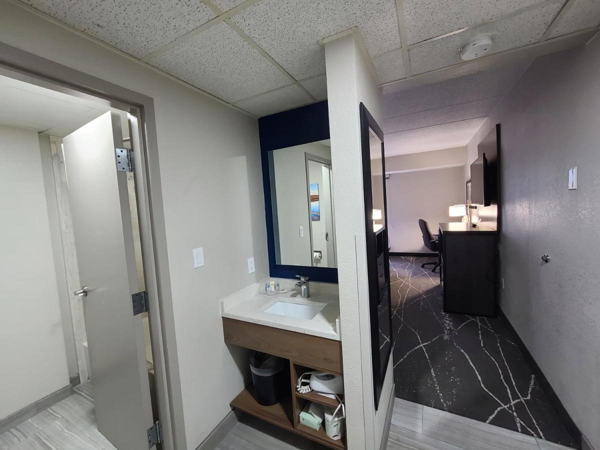 | Comfort Inn Boston Milford