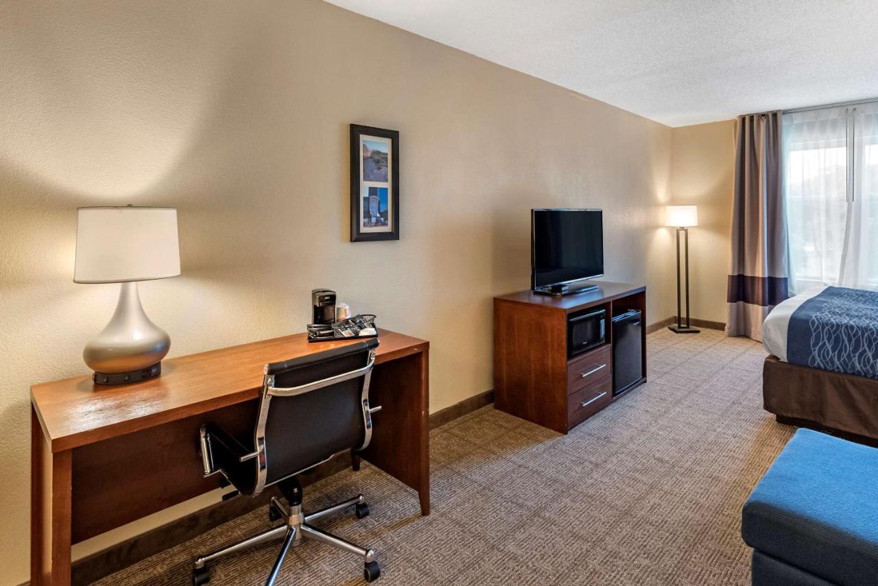 King Suite - Mobility Accessible/Non-Smoking at Comfort Inn & Suites Virginia Beach - Norfolk Airport