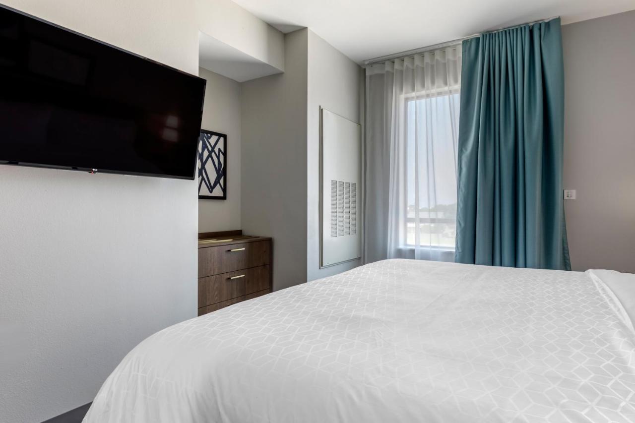 King Room - Mobility Access Tub/Non-Smoking at Staybridge Suites Dallas Grand Prairie by IHG