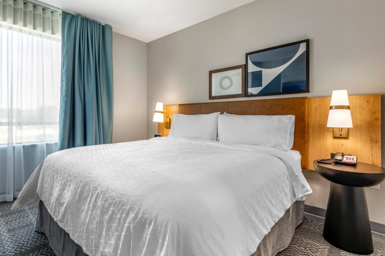 King Room - Accessible Roll Shower - Non-Smoking at Staybridge Suites Dallas Grand Prairie by IHG