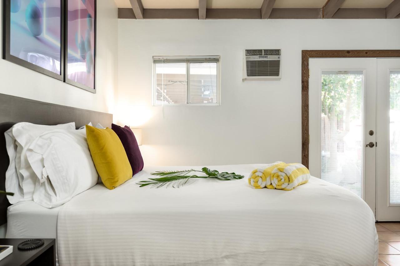 Queen Studio at Float Palm Springs