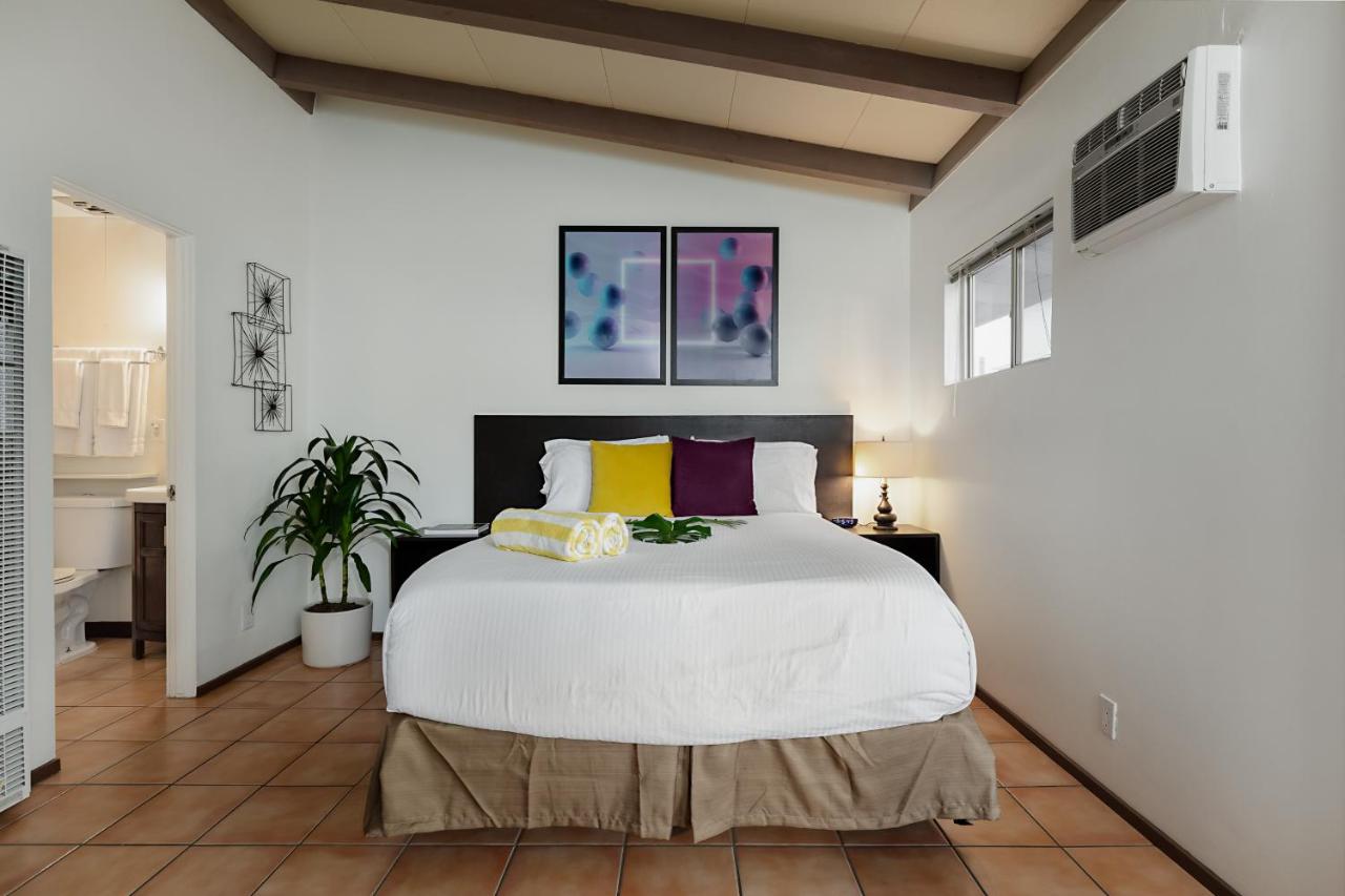 Queen Studio at Float Palm Springs