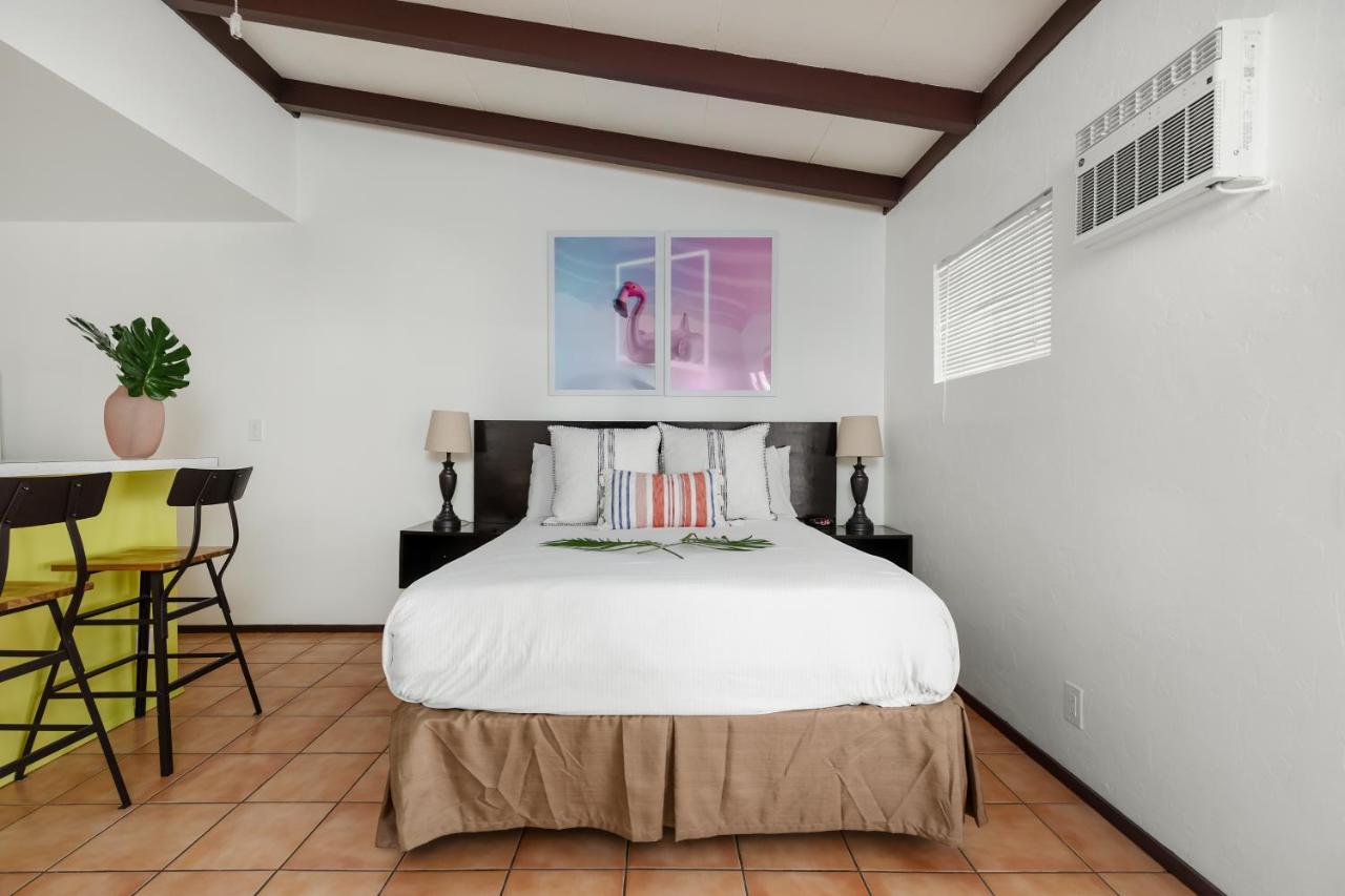 Queen Studio at Float Palm Springs