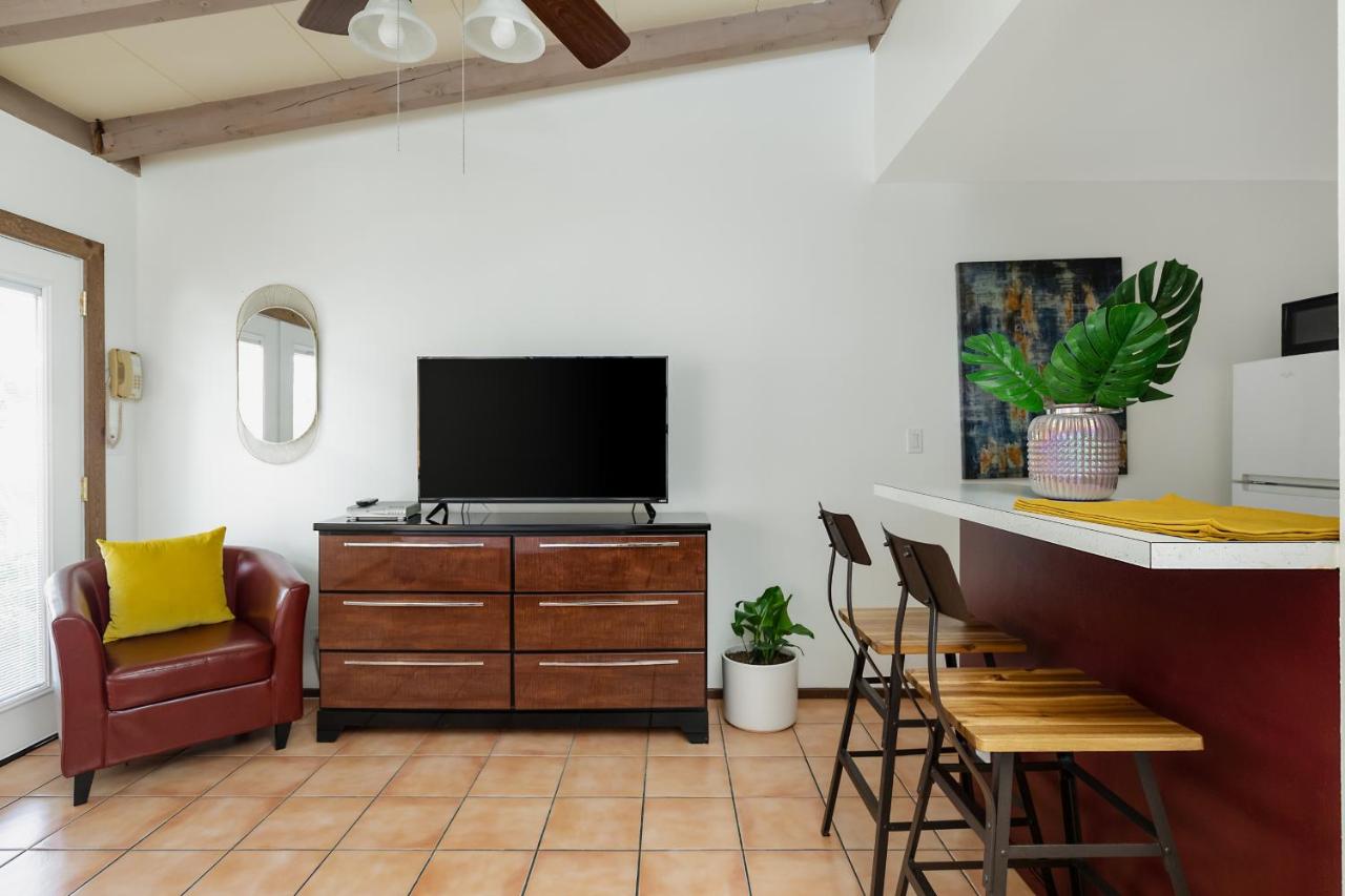 Queen Studio at Float Palm Springs