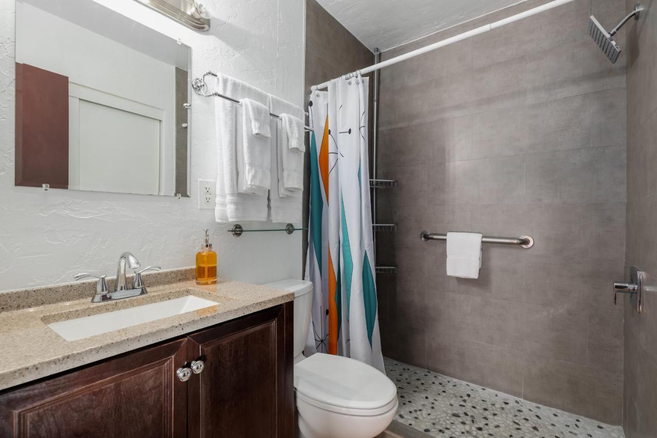 Queen Studio at Float Palm Springs