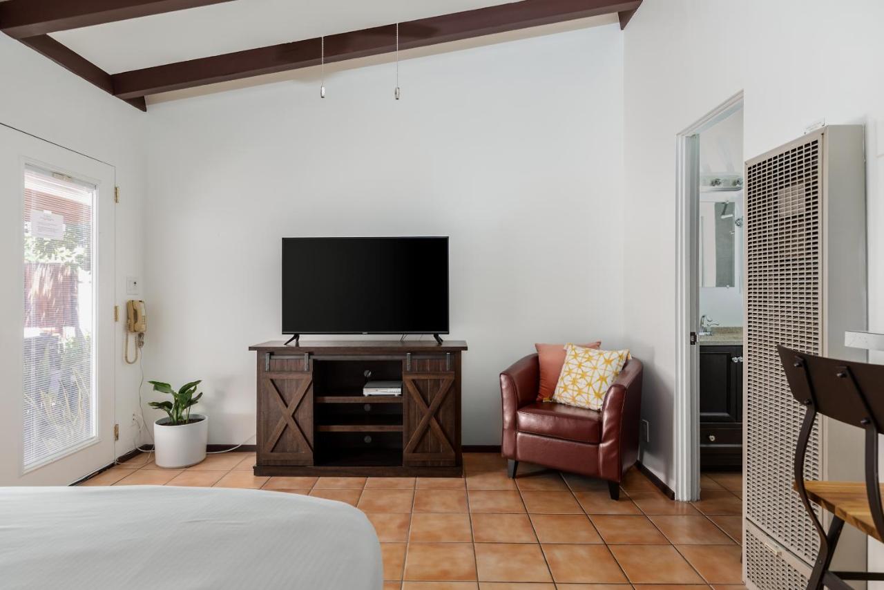 Queen Studio at Float Palm Springs