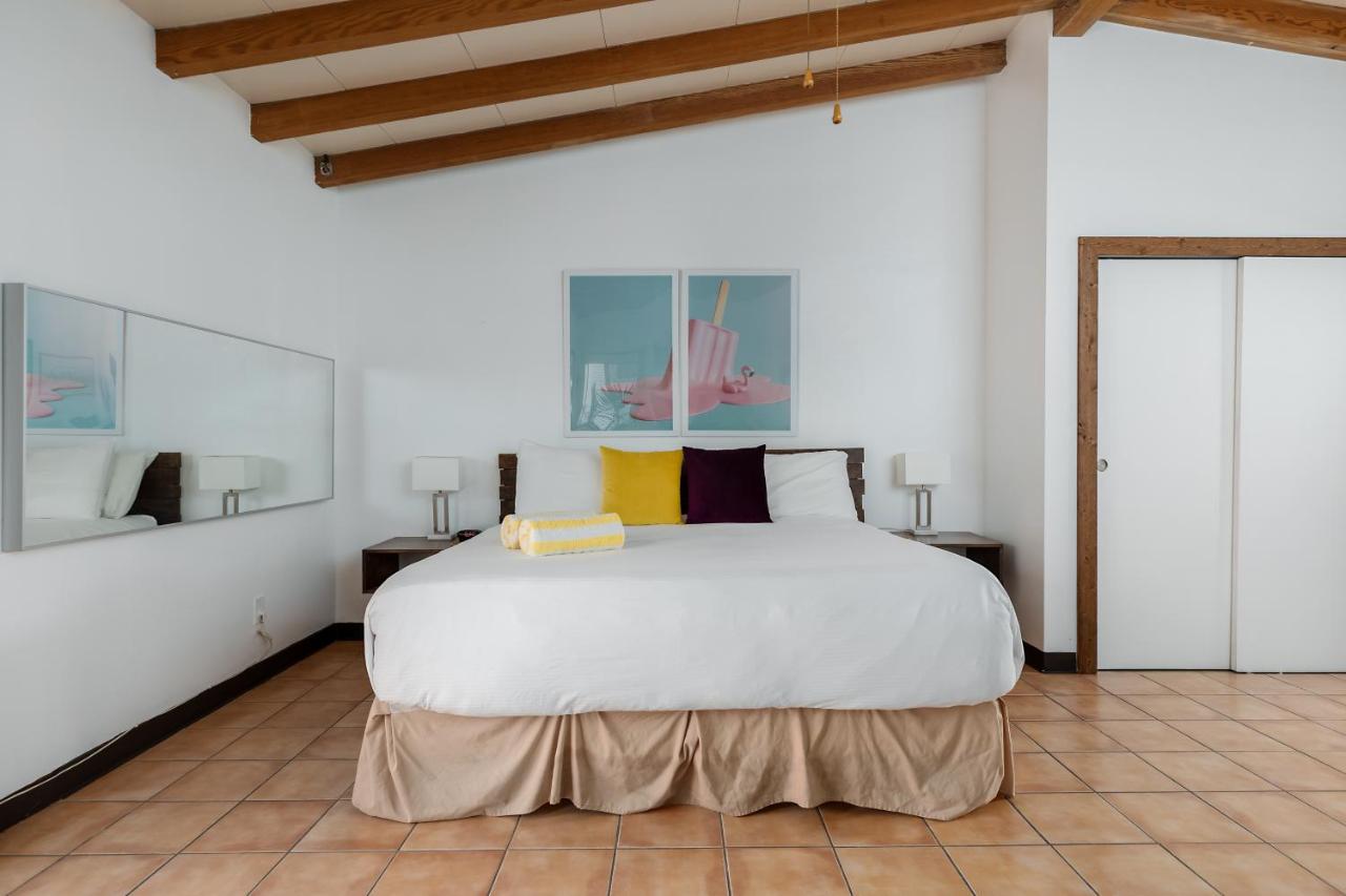 Deluxe King Studio at Float Palm Springs