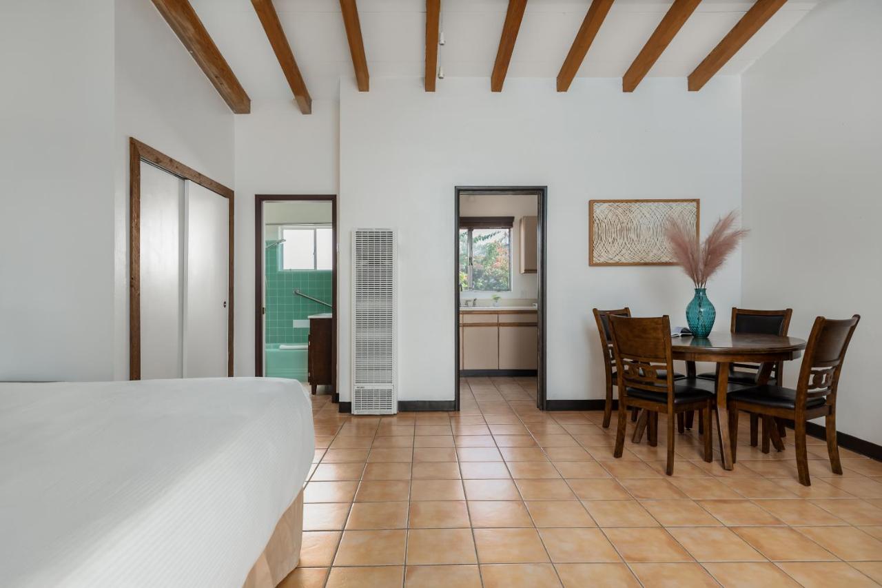 Deluxe King Studio at Float Palm Springs
