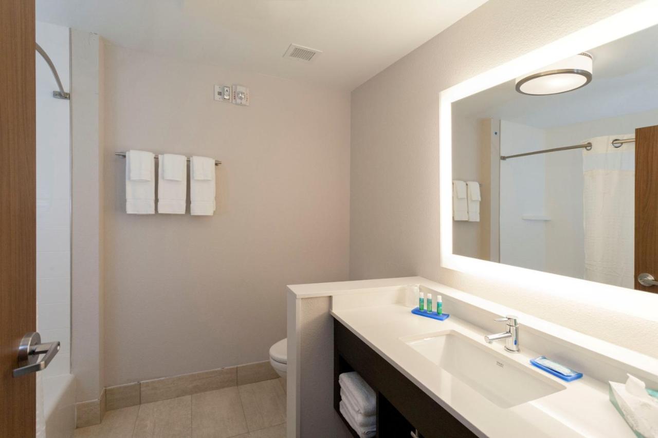| Holiday Inn Express & Suites - St Peters, an IHG Hotel