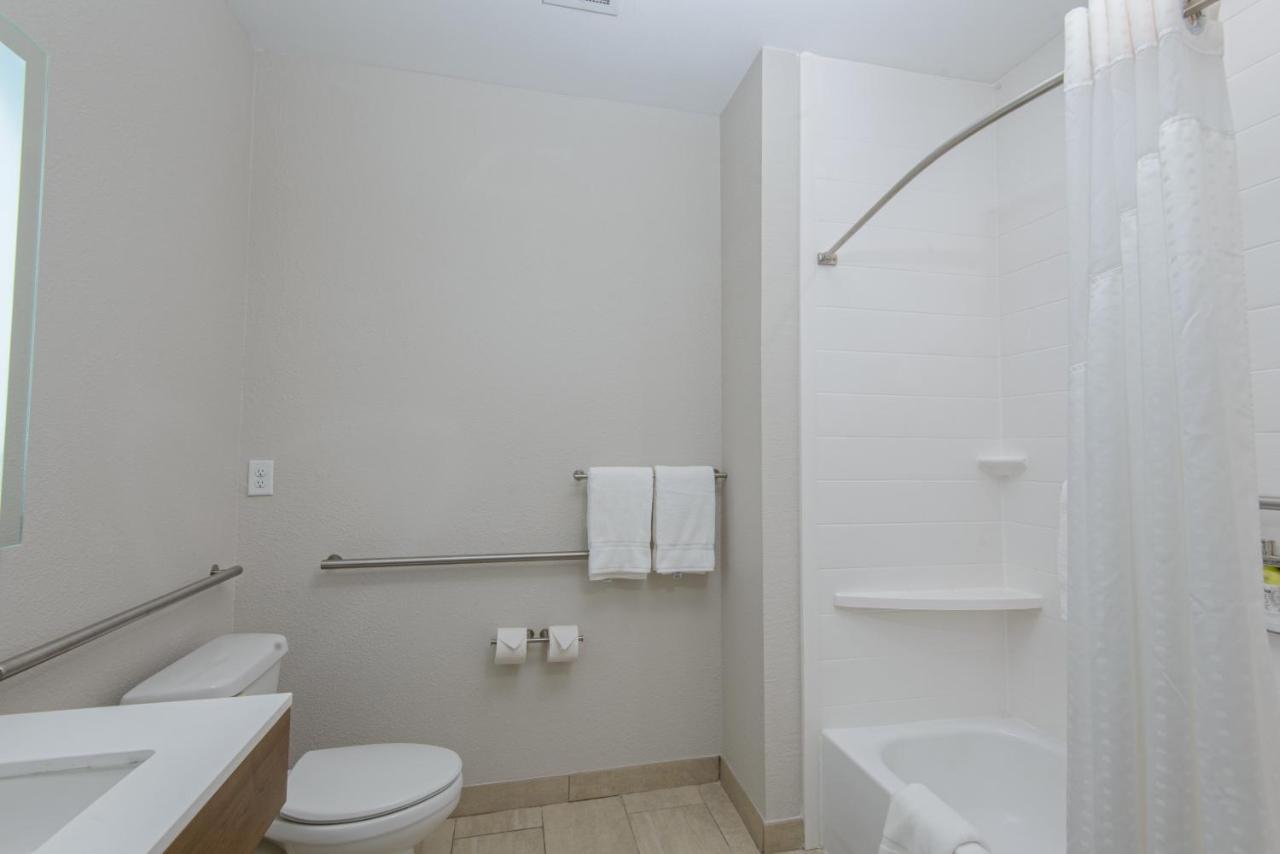 Queen Room with Two Queen Beds at Holiday Inn Express Hotel & Suites Corpus Christi by IHG