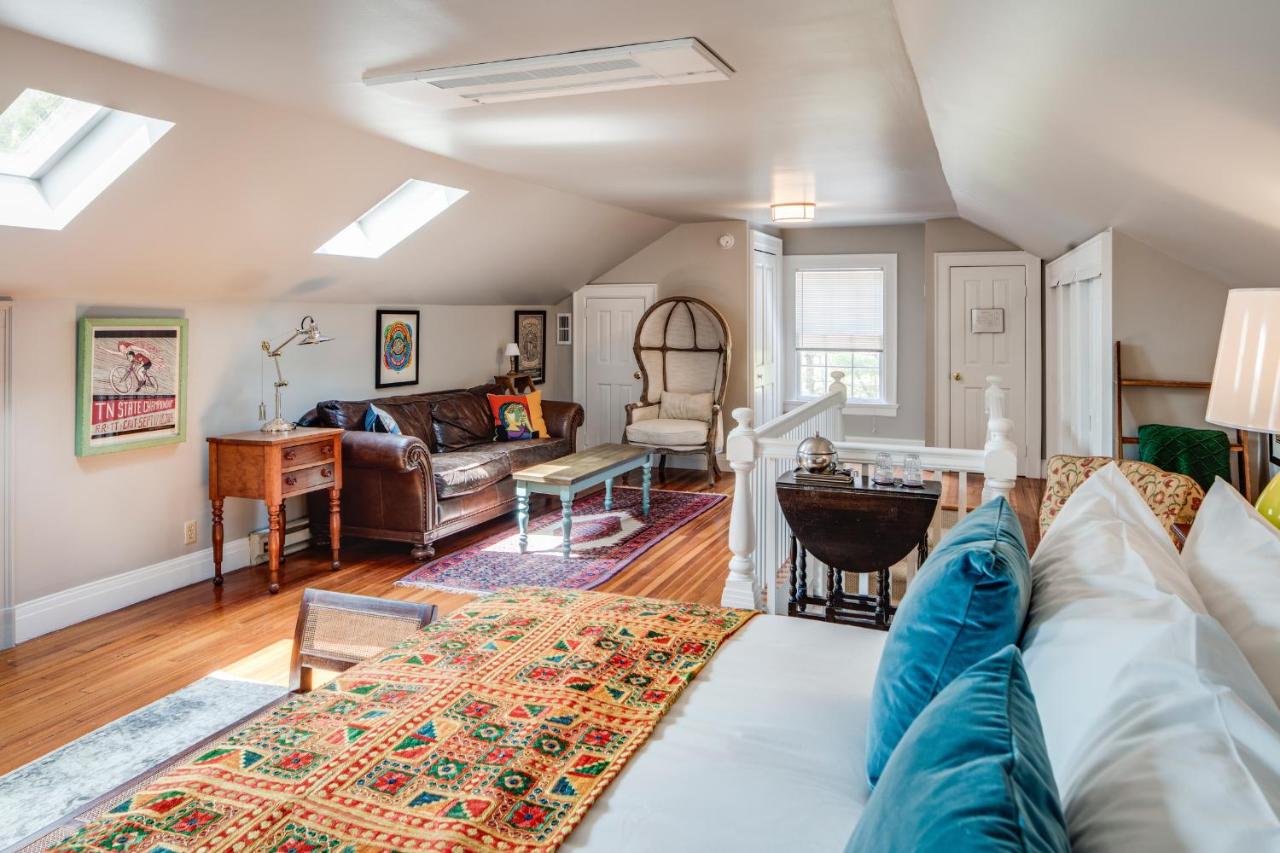 | The Applewood Manor