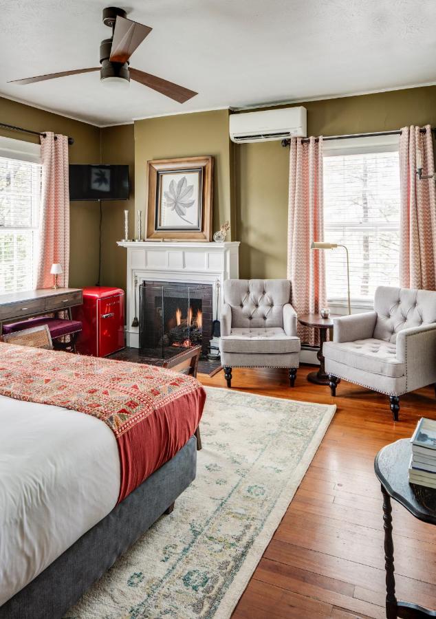 | The Applewood Manor