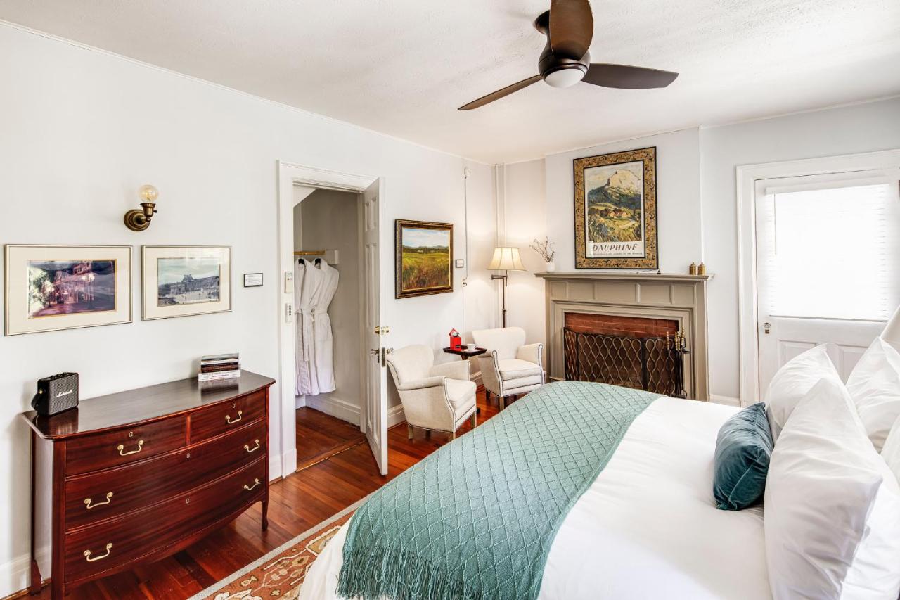 | The Applewood Manor