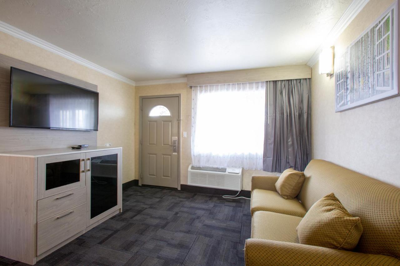 Penthouse Suite at Hotel Aspen Flagstaff/ Grand Canyon InnSuites