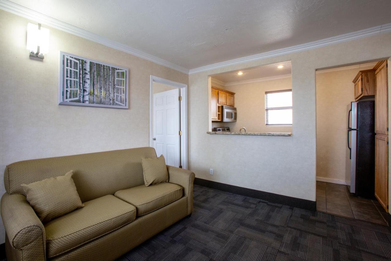 Penthouse Suite at Hotel Aspen Flagstaff/ Grand Canyon InnSuites