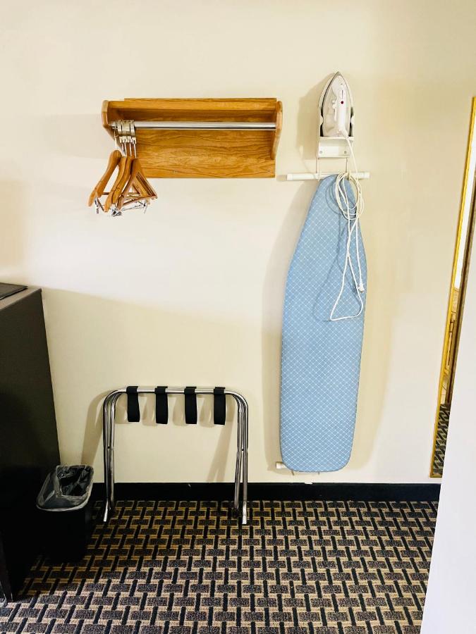 Queen Room - Mobility Access/Non-Smoking at Super 8 by Wyndham Clear Lake