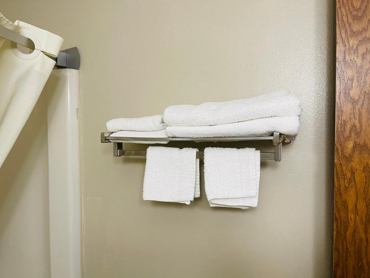 Queen Room - Mobility Access/Non-Smoking at Super 8 by Wyndham Clear Lake