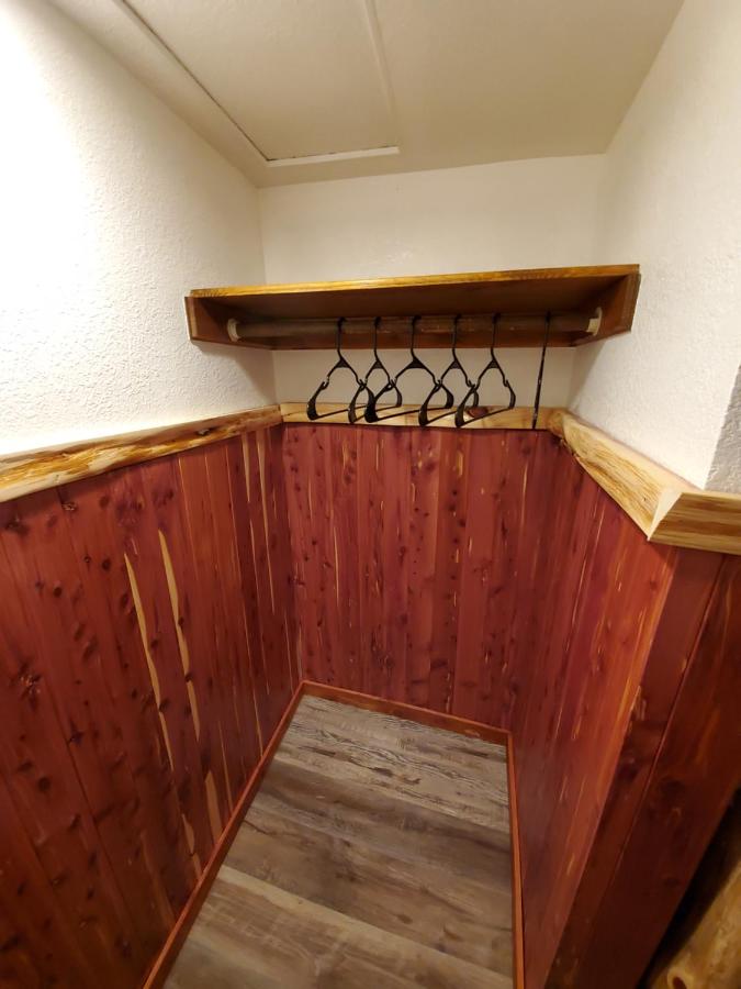 | Log Cabin Inn
