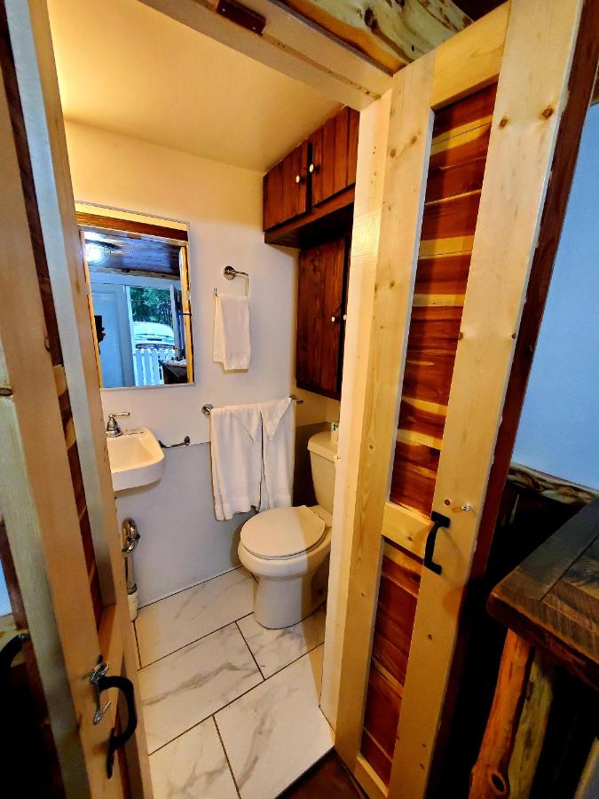 | Log Cabin Inn