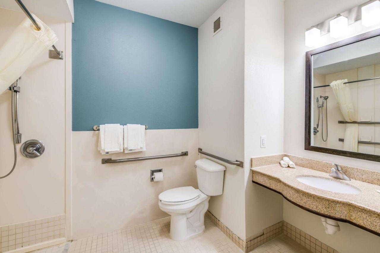 King Room - Accessible/Non Smoking at Sleep Inn Clovis