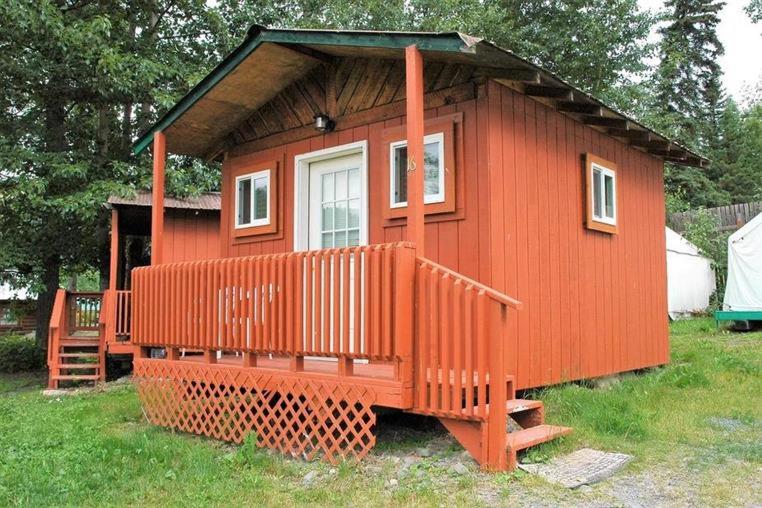 | Gwin's Lodge & Roadhouse