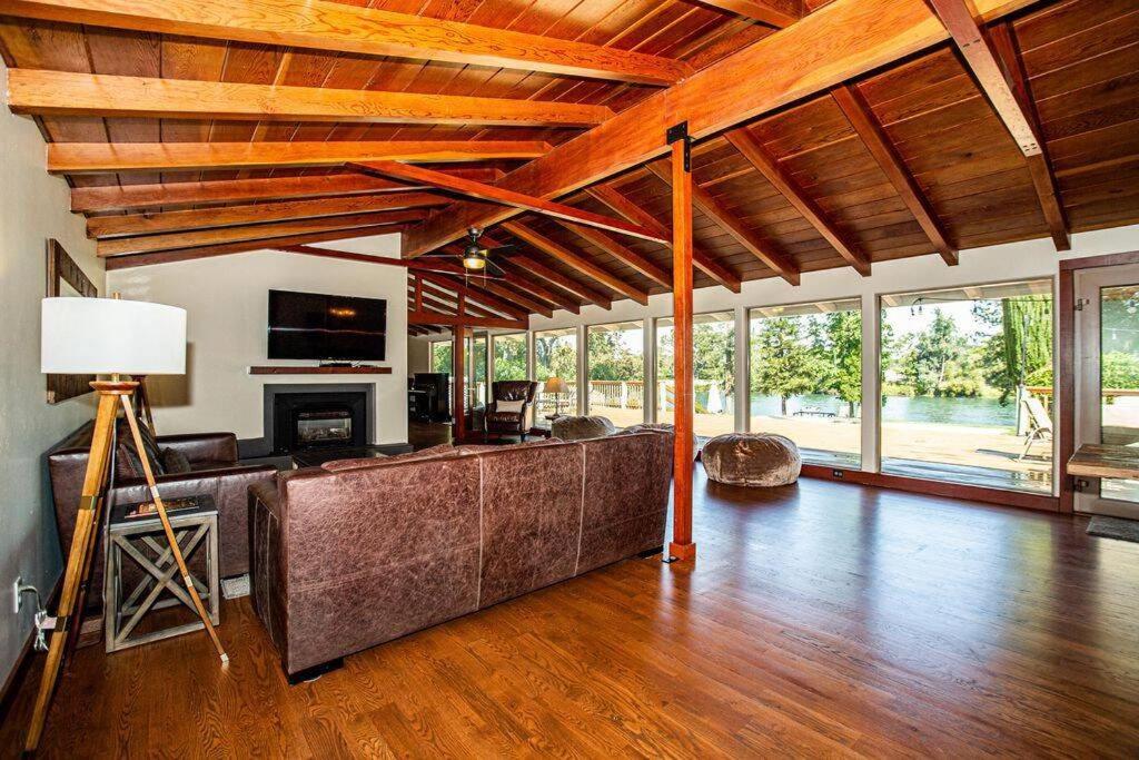| Luxury Riverside Estate - 3BR Home or 1BR Cottage or BOTH - Sleeps 14 - Swim, fish, relax, refresh