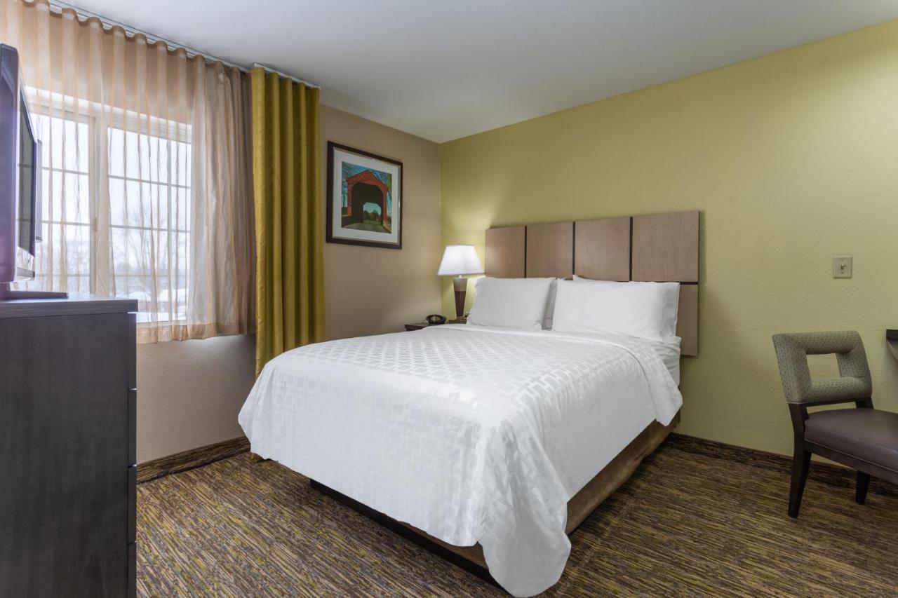 One-Bedroom Queen Suite - Non-Smoking at Candlewood Suites Airport, an IHG Hotel