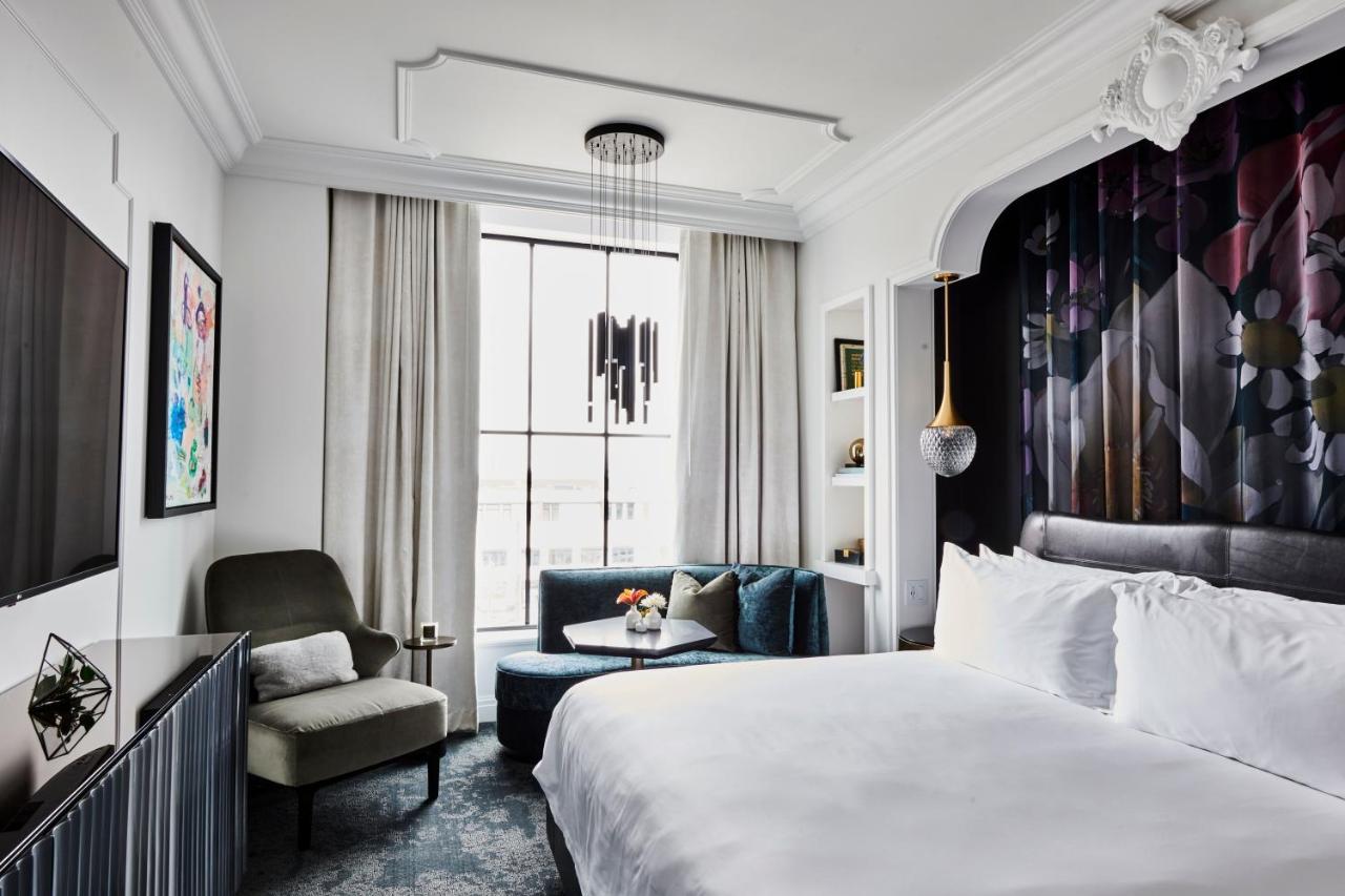 Deluxe King Room at Daxton Hotel