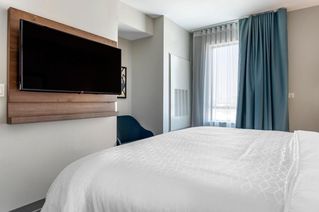 King Room - Accessible Roll Shower - Non-Smoking at Staybridge Suites Dallas Grand Prairie by IHG