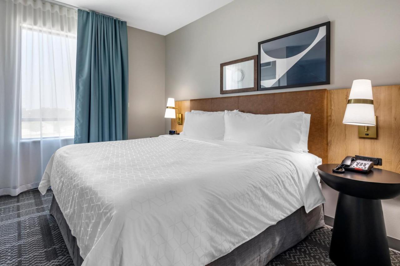 King Room - Mobility Access Tub/Non-Smoking at Staybridge Suites Dallas Grand Prairie by IHG