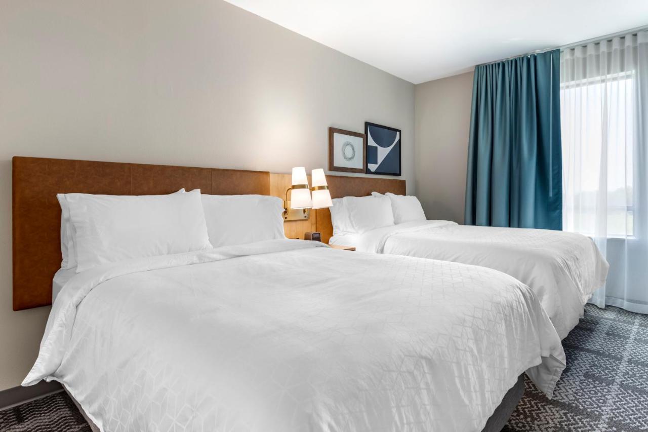 One-Bedroom Queen Suite - Hearing Accessible - Non-Smoking at Staybridge Suites Dallas Grand Prairie by IHG