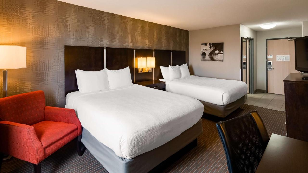 Queen Room with Two Queen Beds at Best Western Muscatine / Pearl City Hotel