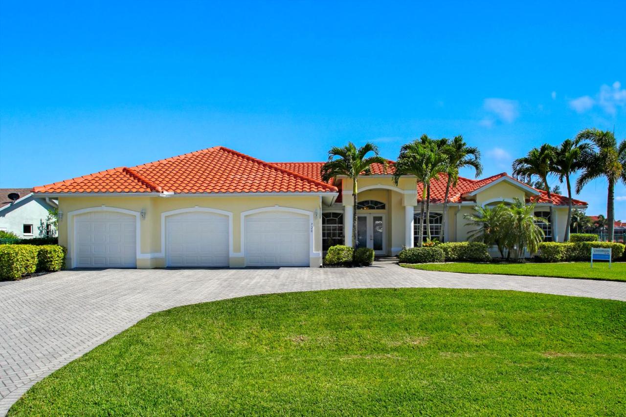 | Villa Dolphin
