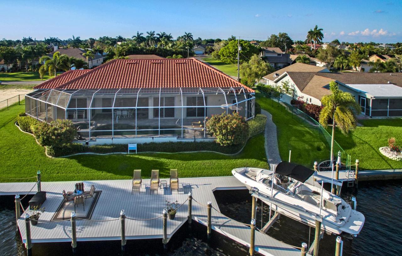 | Villa Dolphin