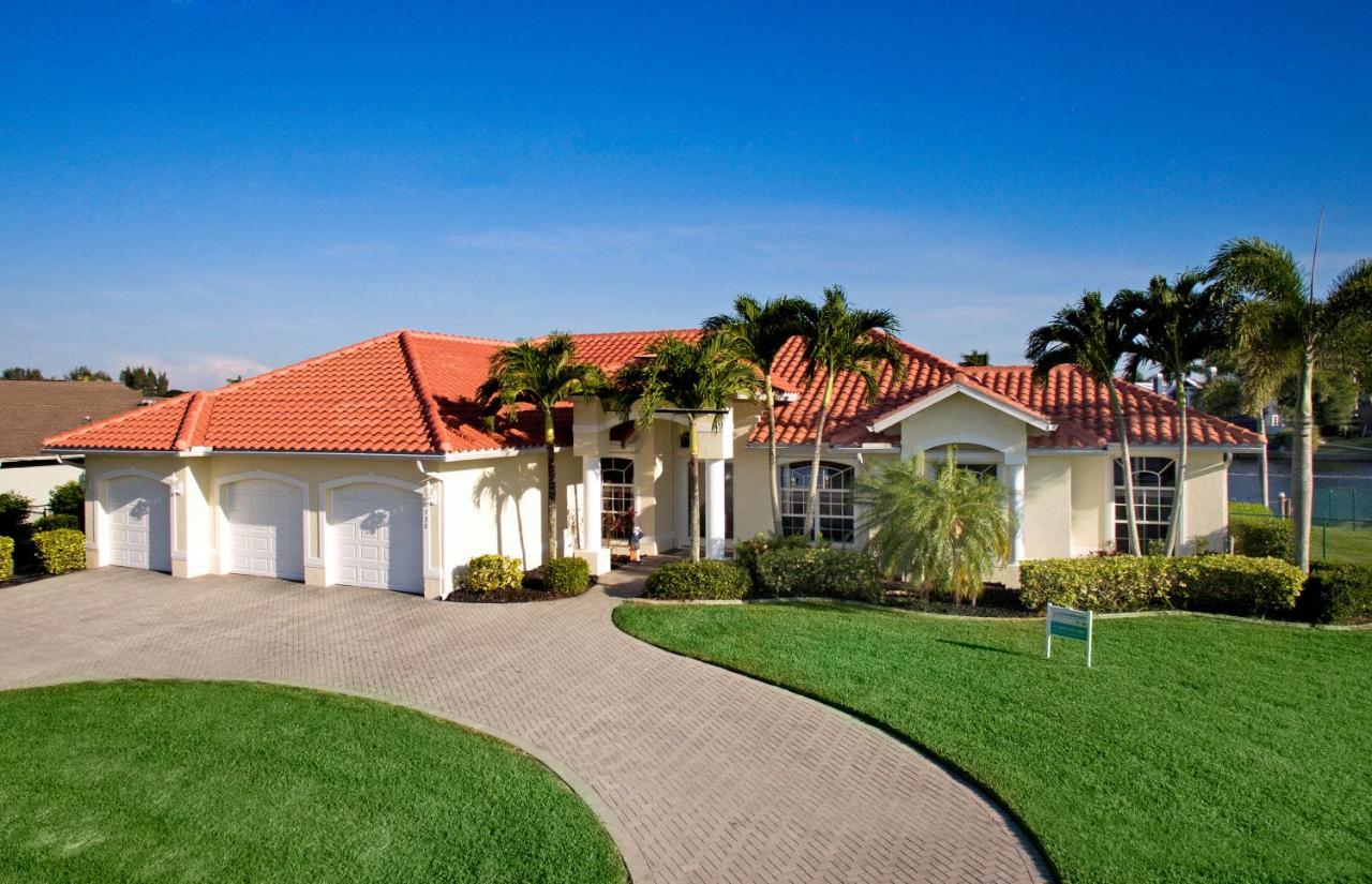 | Villa Dolphin
