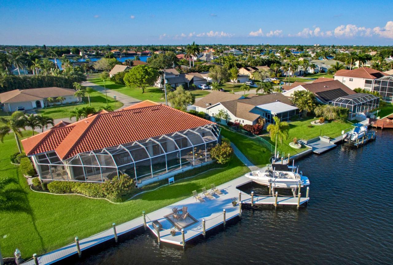 | Villa Dolphin