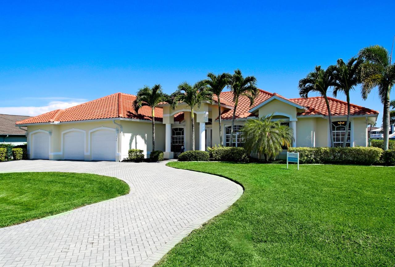 | Villa Dolphin