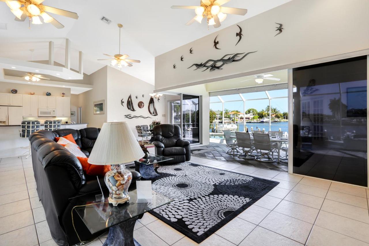 | Villa Dolphin