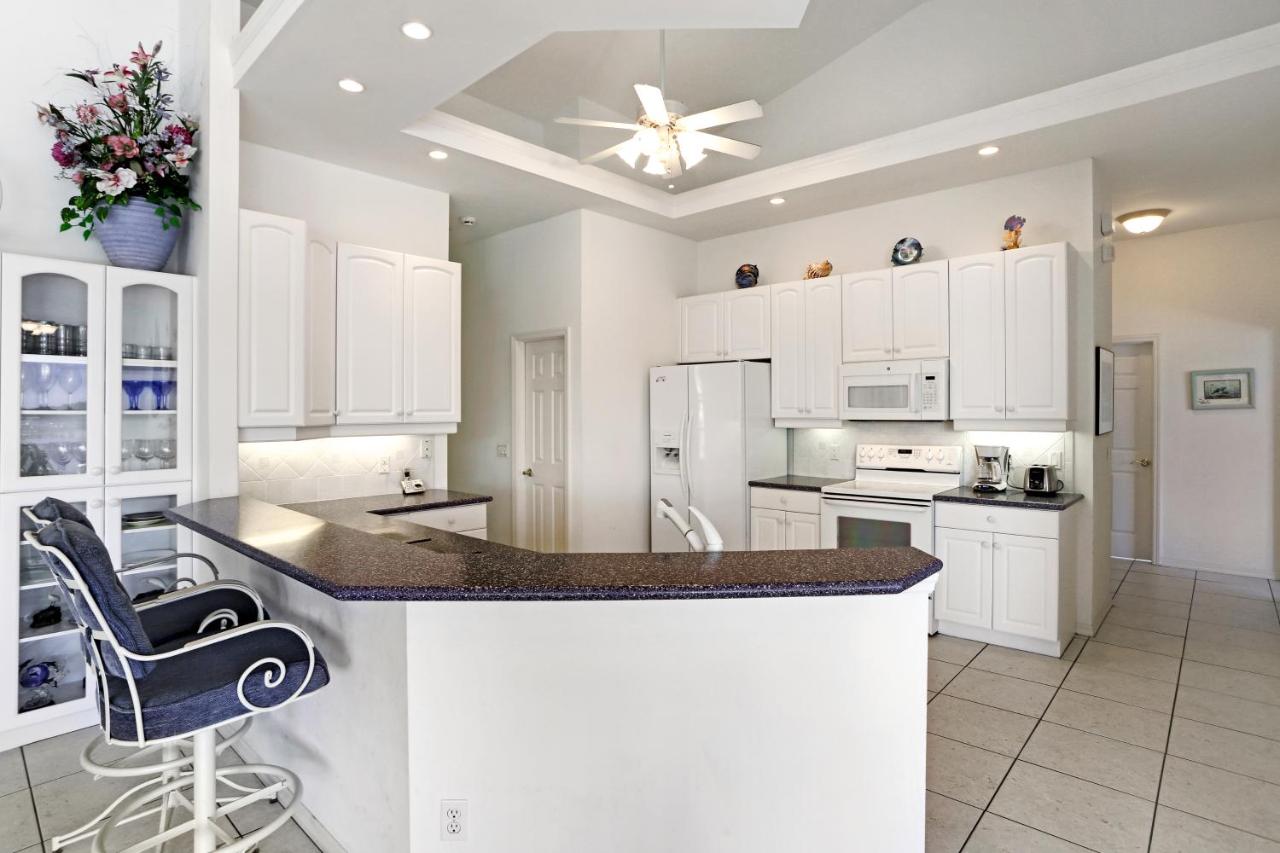 | Villa Dolphin