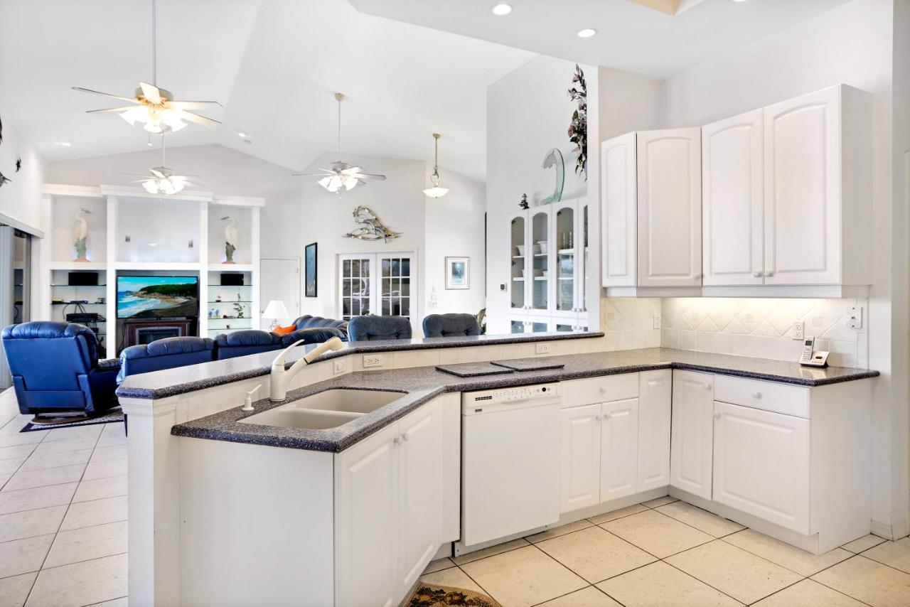 | Villa Dolphin