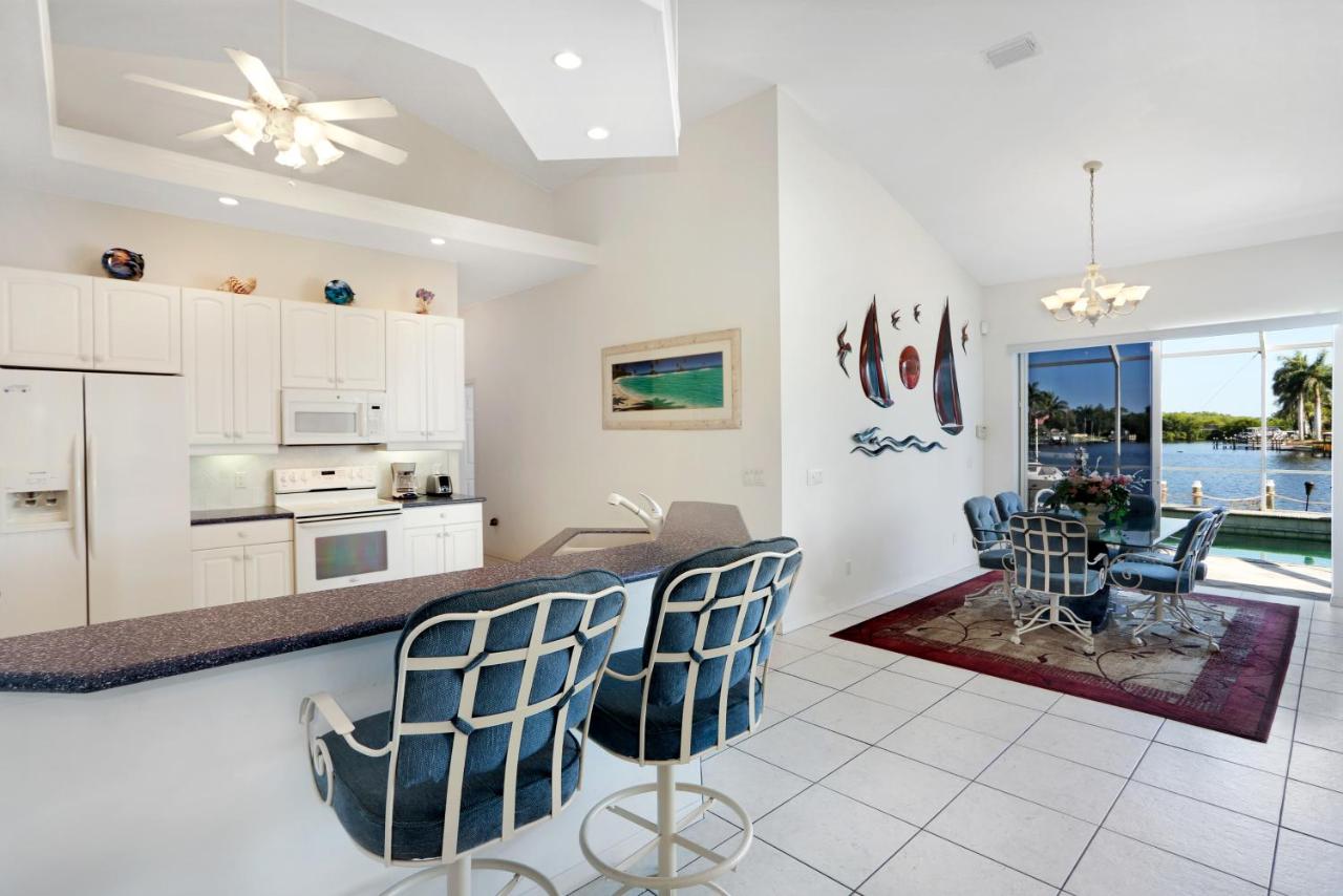 | Villa Dolphin