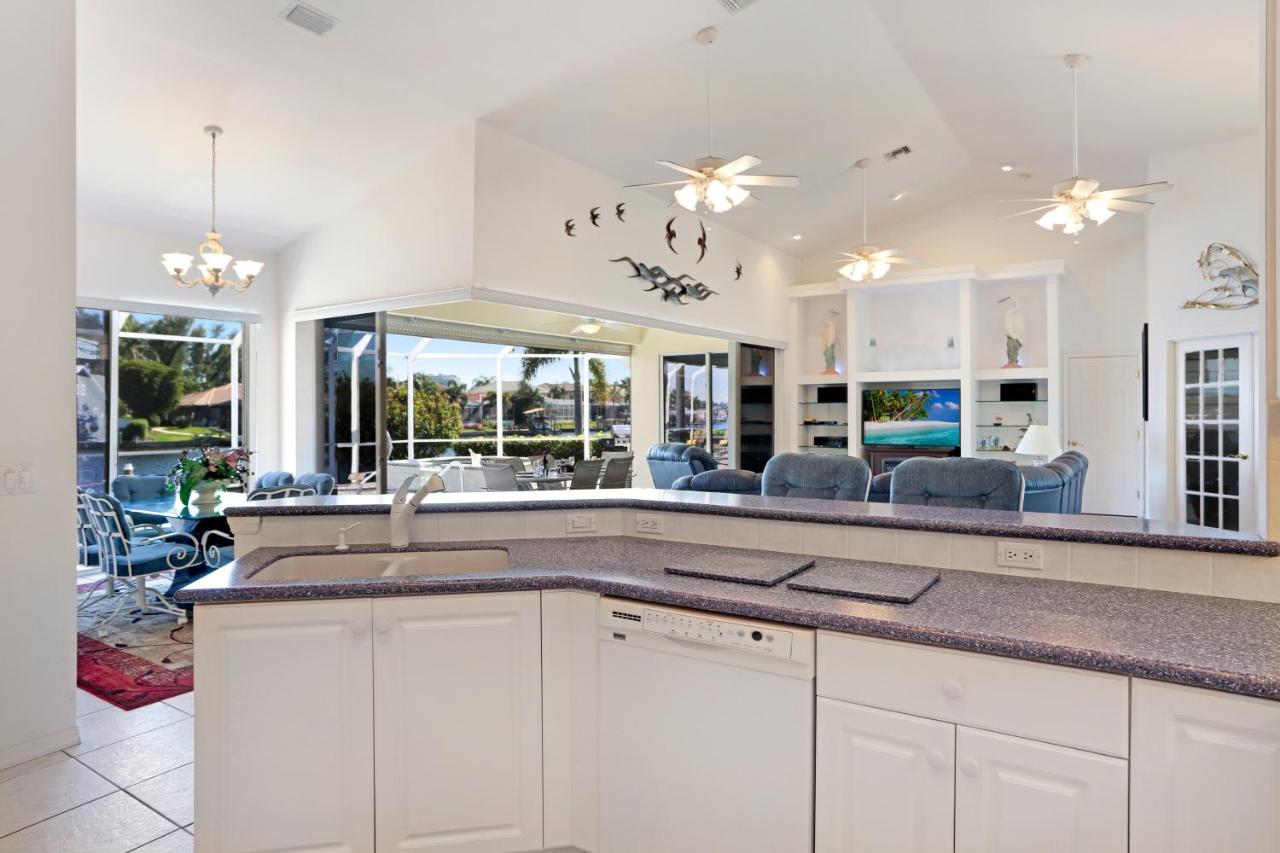 | Villa Dolphin