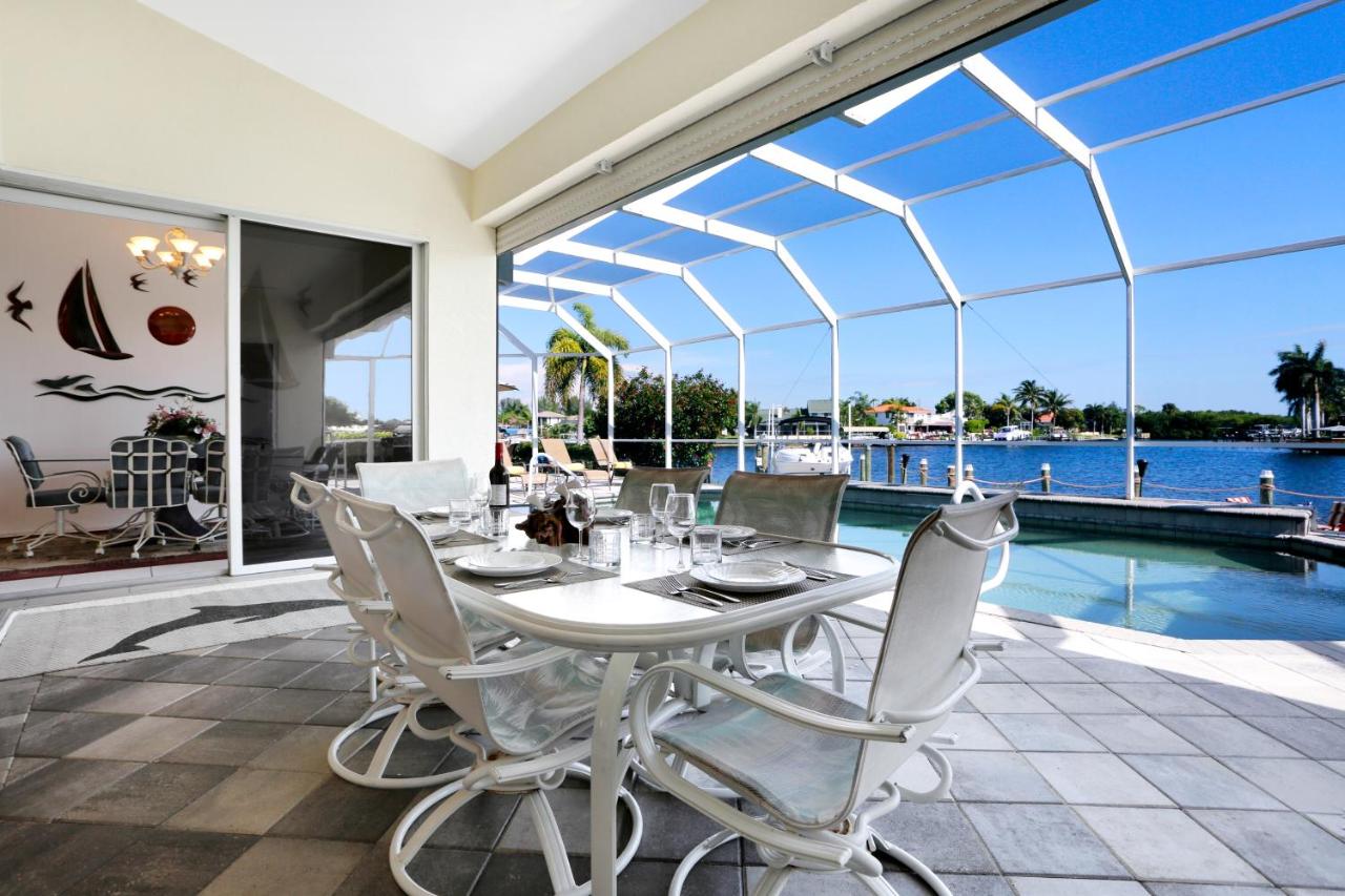 | Villa Dolphin