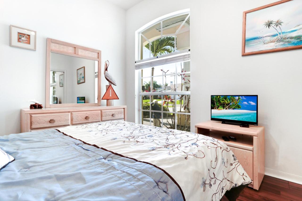 | Villa Dolphin