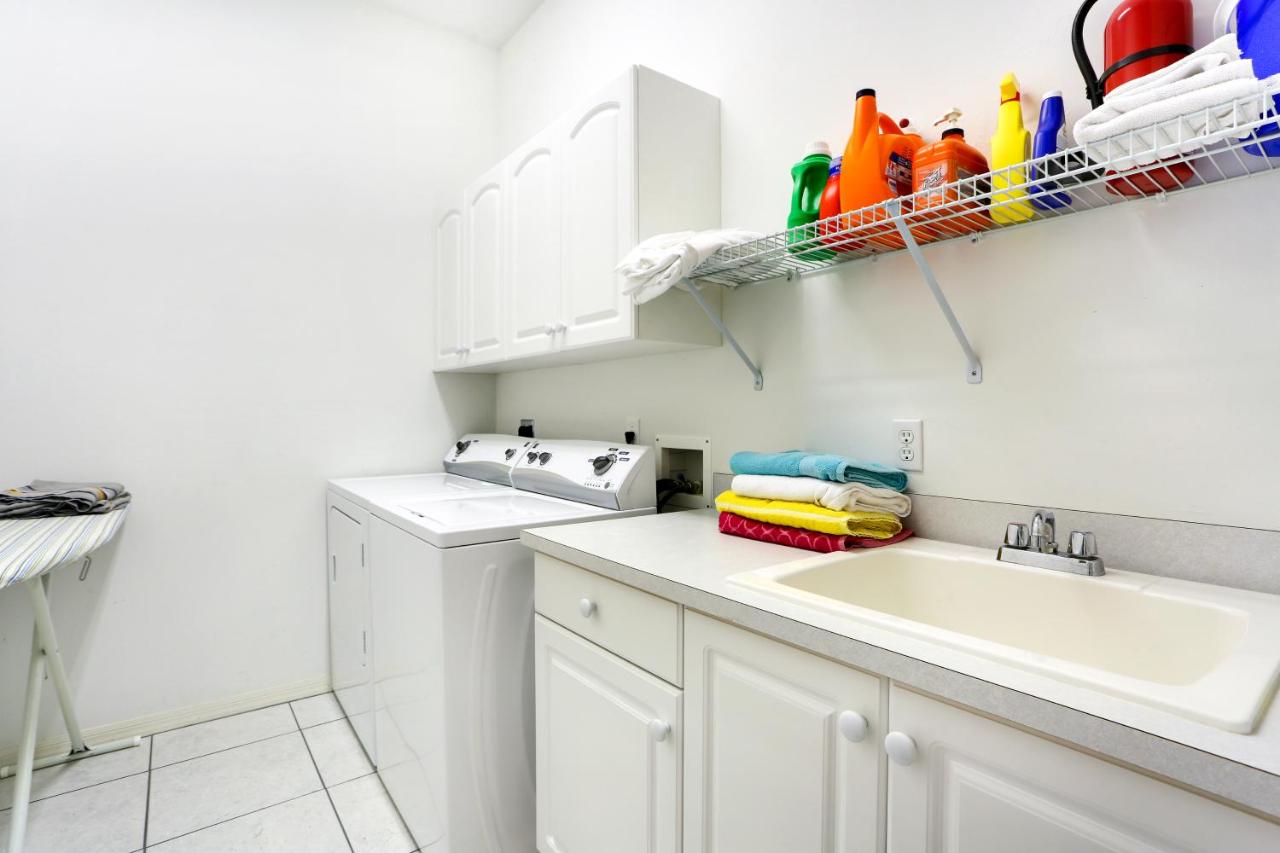 | Villa Dolphin