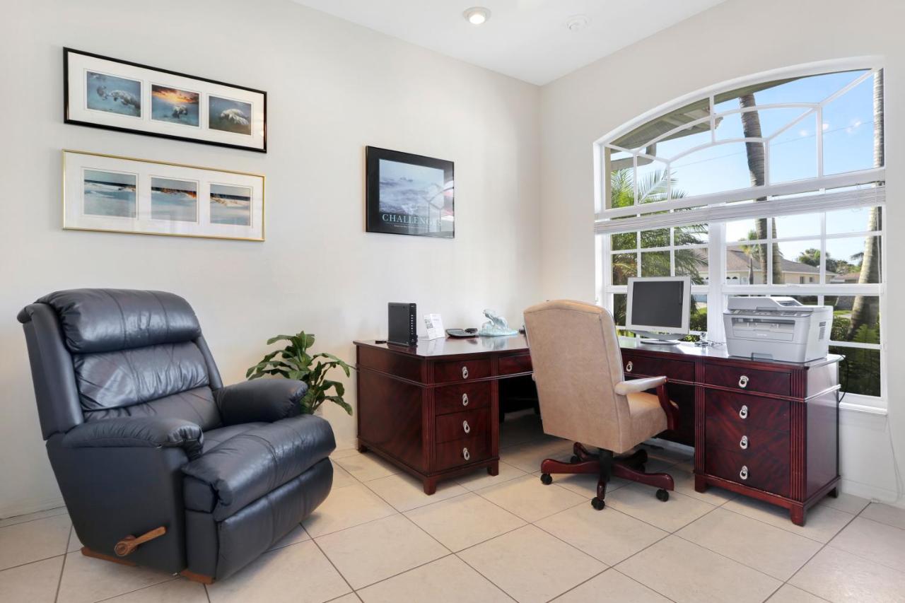 | Villa Dolphin