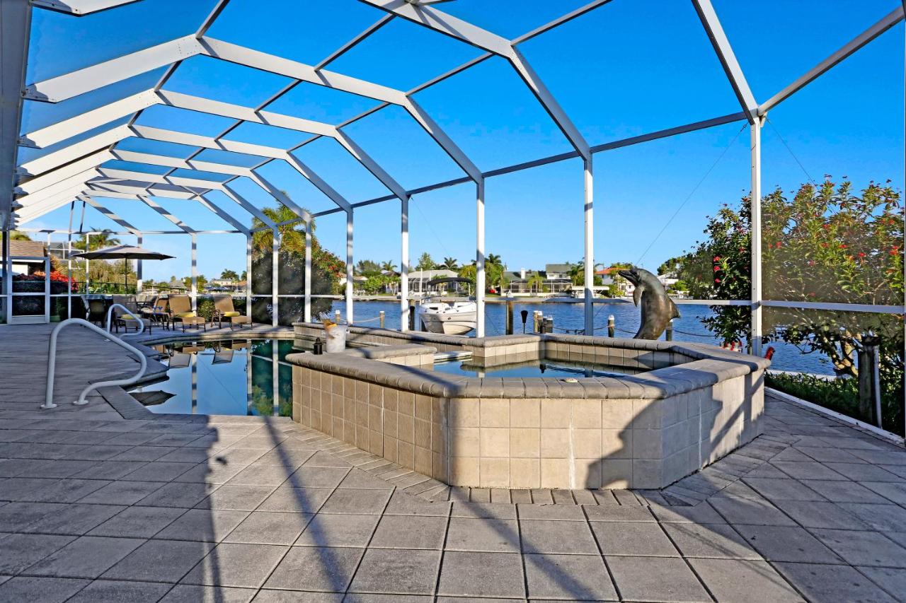 | Villa Dolphin